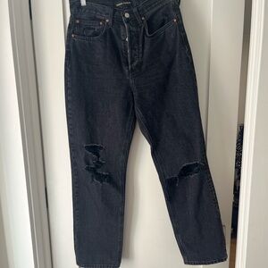 ✨Aritzia Denim Forum Distressed Jeans✨